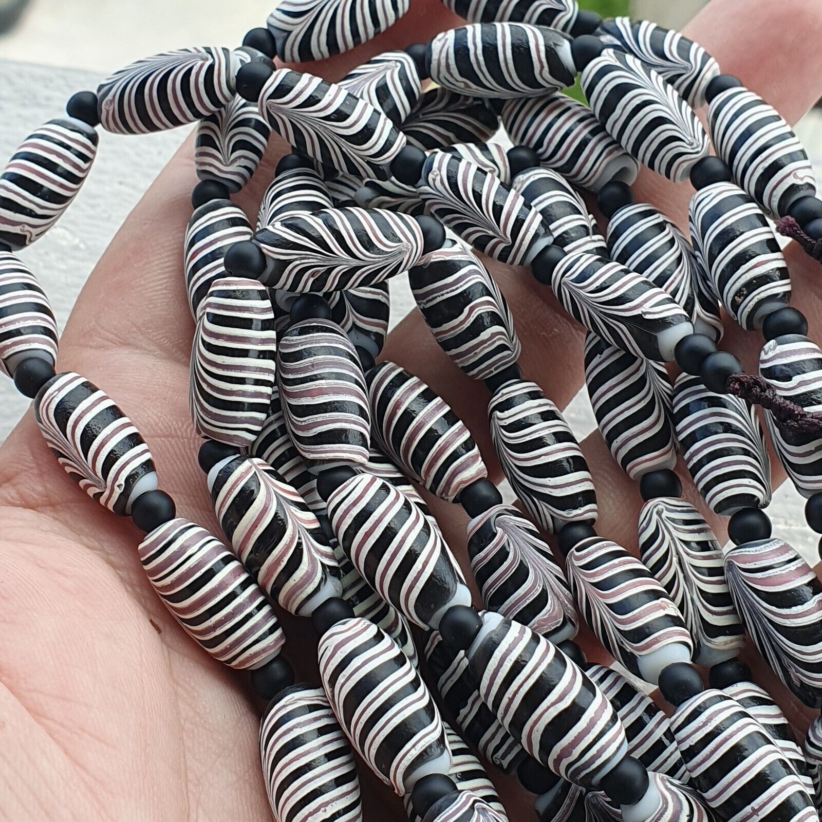 Vintage Venerano ART Fancy Black Feather Beads 18x9.5MM GLASS BEADS  Necklace