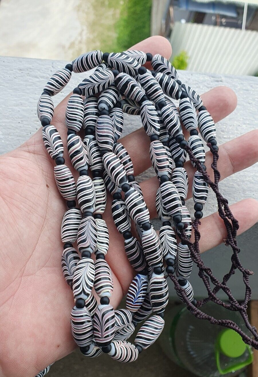 Vintage Venerano ART Fancy Black Feather Beads 18x9.5MM GLASS BEADS  Necklace