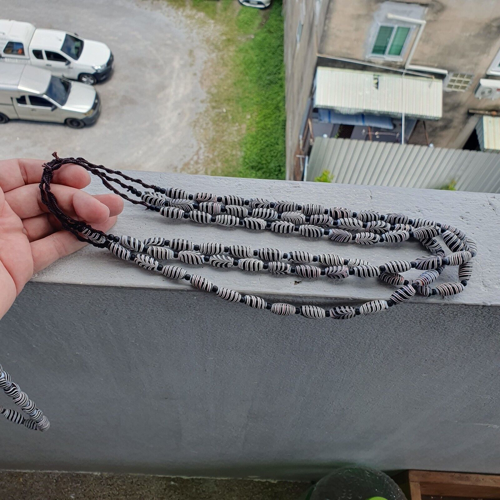 Vintage Venerano ART Fancy Black Feather Beads 18x9.5MM GLASS BEADS  Necklace