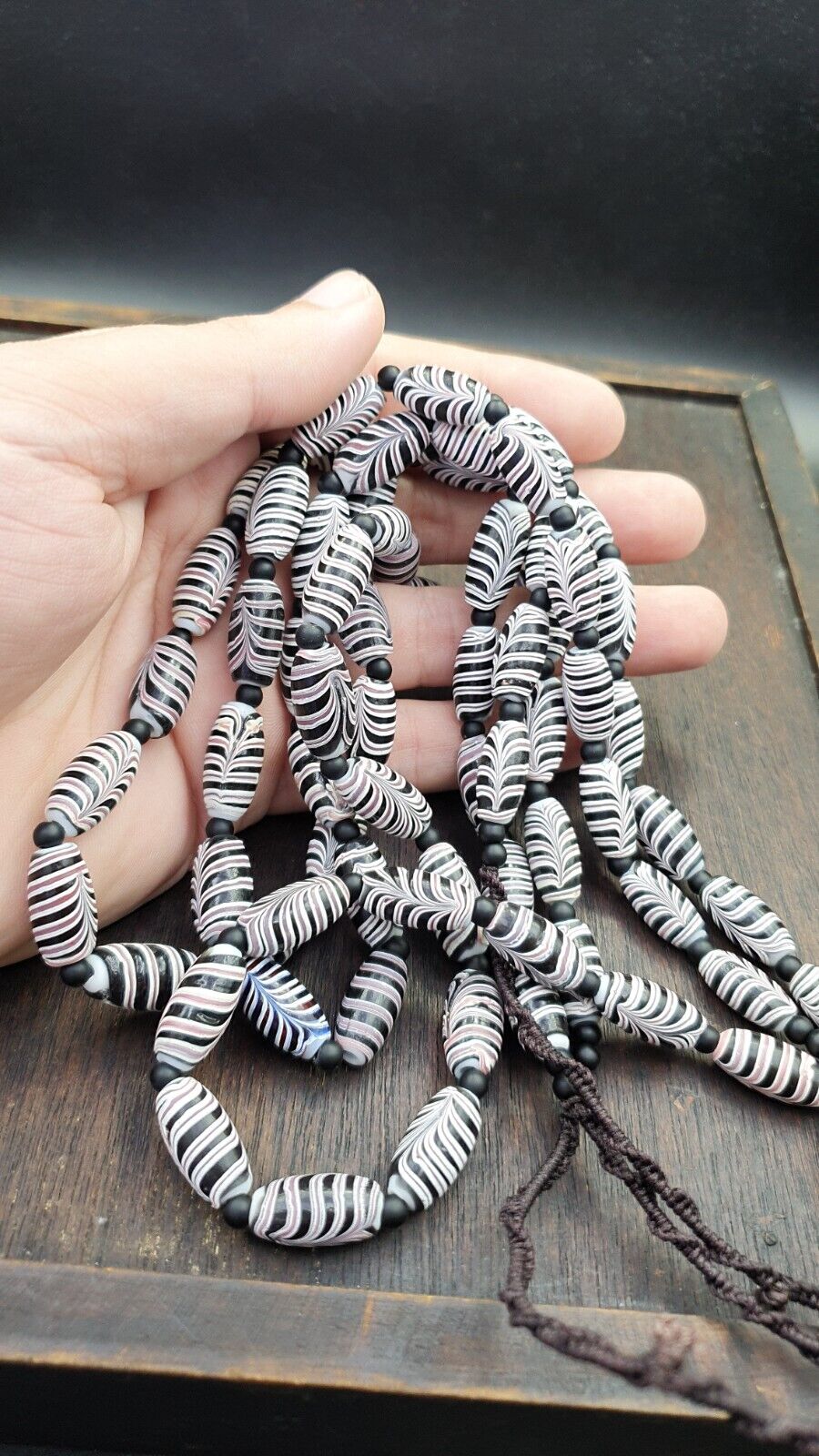 Vintage Venerano ART Fancy Black Feather Beads 18x9.5MM GLASS BEADS  Necklace