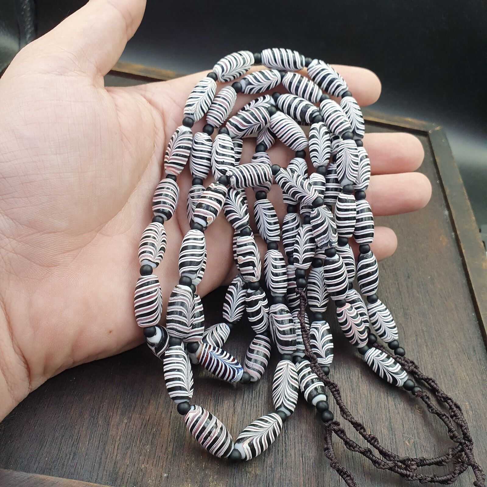 Vintage Venerano ART Fancy Black Feather Beads 18x9.5MM GLASS BEADS  Necklace