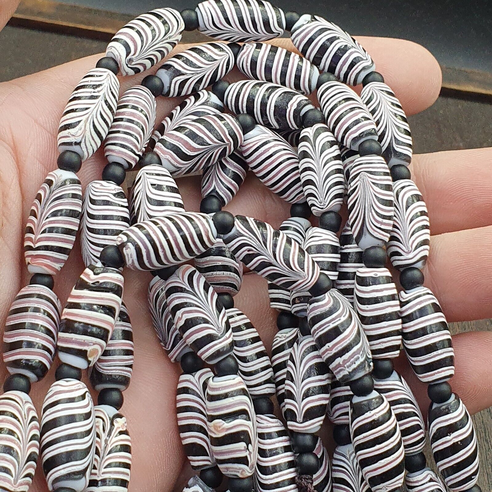Vintage Venerano ART Fancy Black Feather Beads 18x9.5MM GLASS BEADS  Necklace