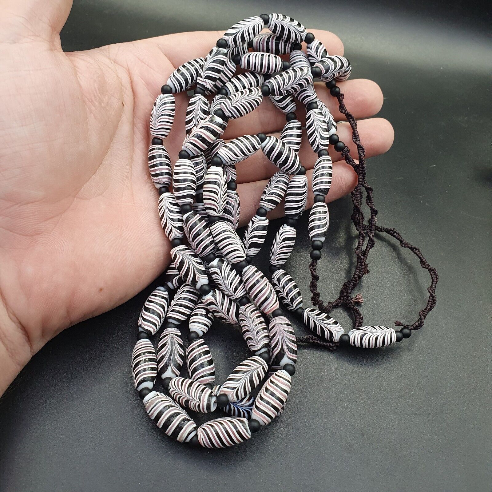 Vintage Venerano ART Fancy Black Feather Beads 18x9.5MM GLASS BEADS  Necklace