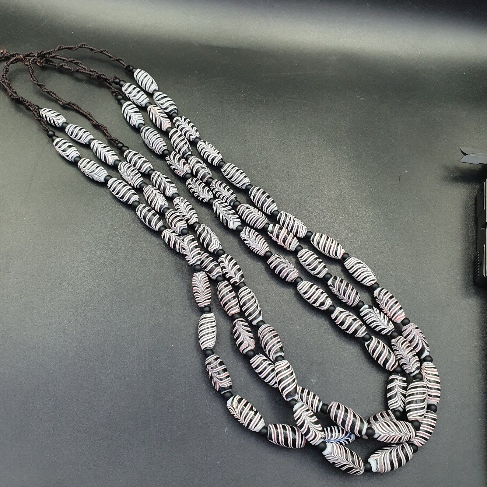 Vintage Venerano ART Fancy Black Feather Beads 18x9.5MM GLASS BEADS  Necklace