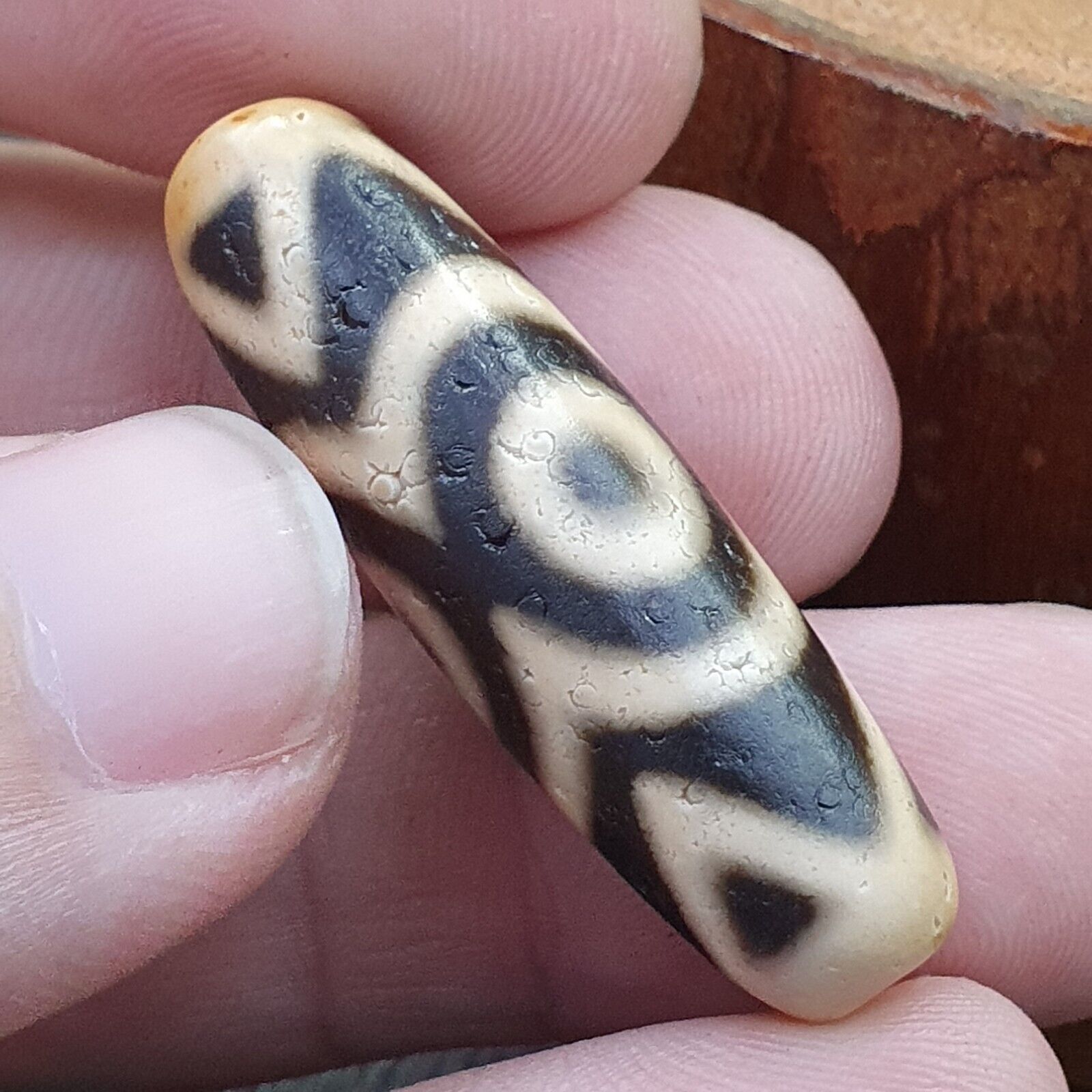 Vintage Old Tibetan 3 eyes in eye Dzi Bead Amulet