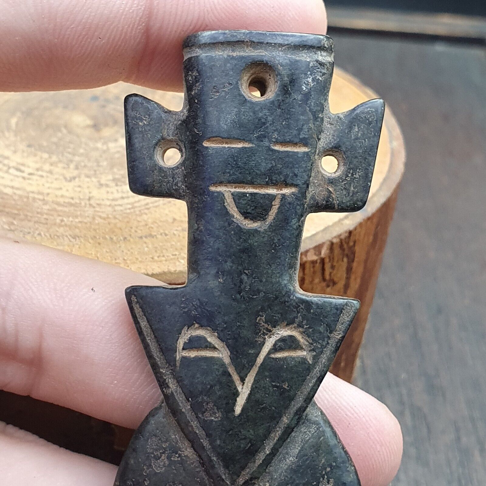 Antique Black Magnetic Stone Pendent Jade Amulet Stone MG-589