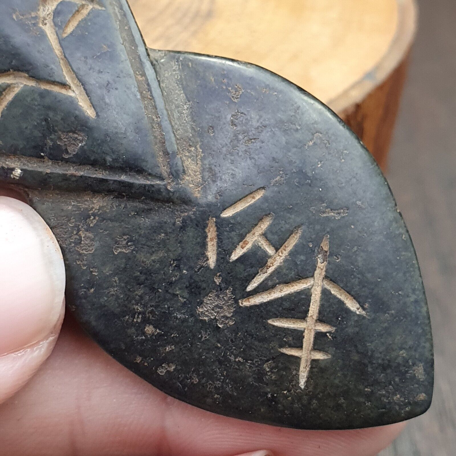 Antique Black Magnetic Stone Pendent Jade Amulet Stone MG-589