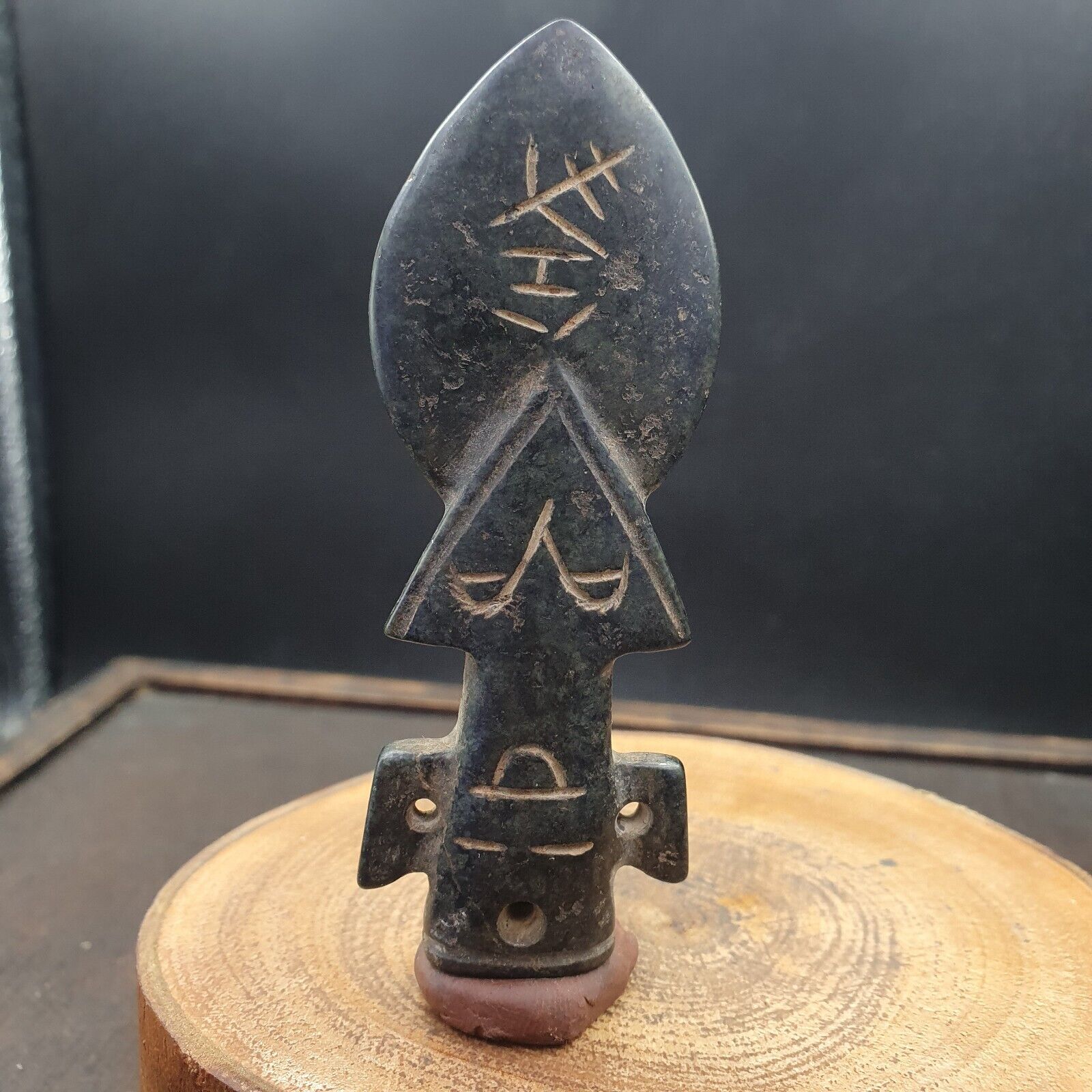 Antique Black Magnetic Stone Pendent Jade Amulet Stone MG-589