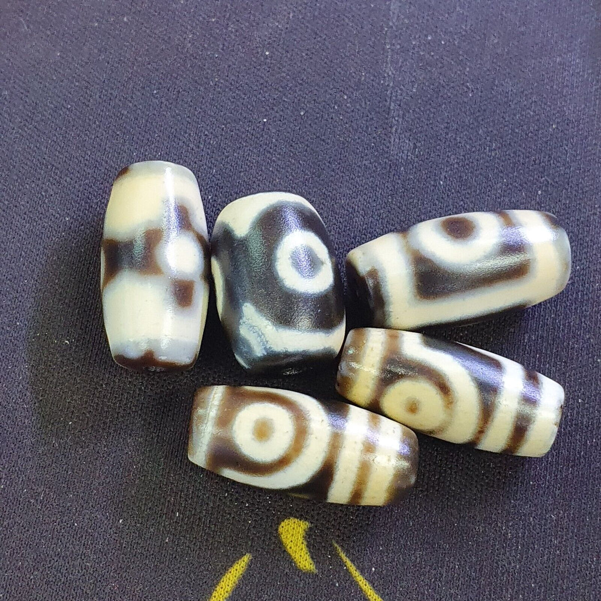 LOT 5 BD HIMALAYAN Indo Tibetan Heart eyes pattern Agate 5 beads