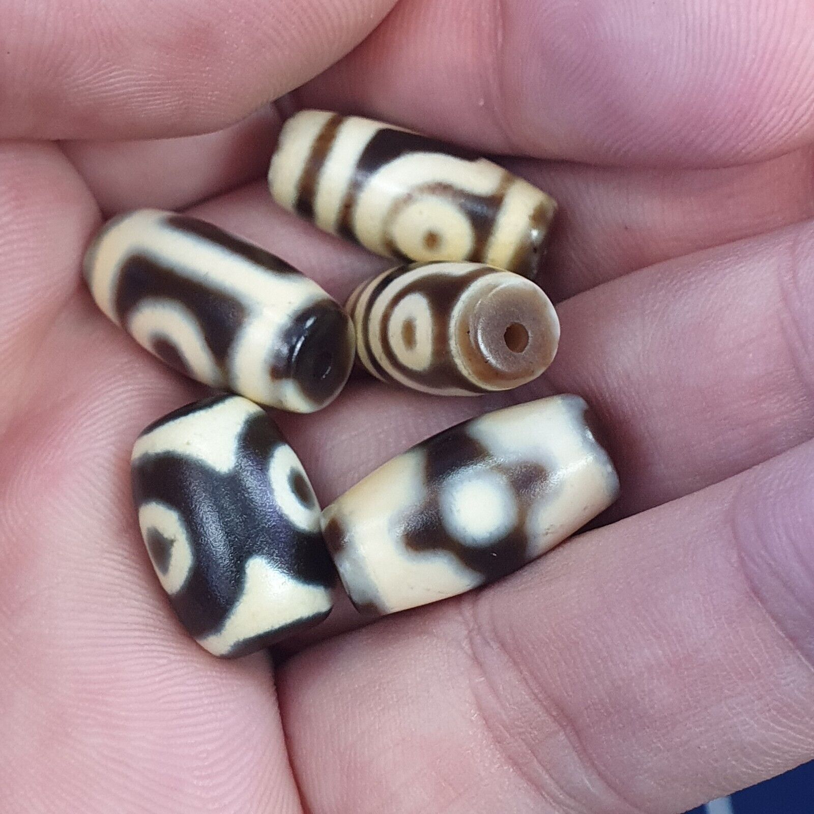 LOT 5 BD HIMALAYAN Indo Tibetan Heart eyes pattern Agate 5 beads