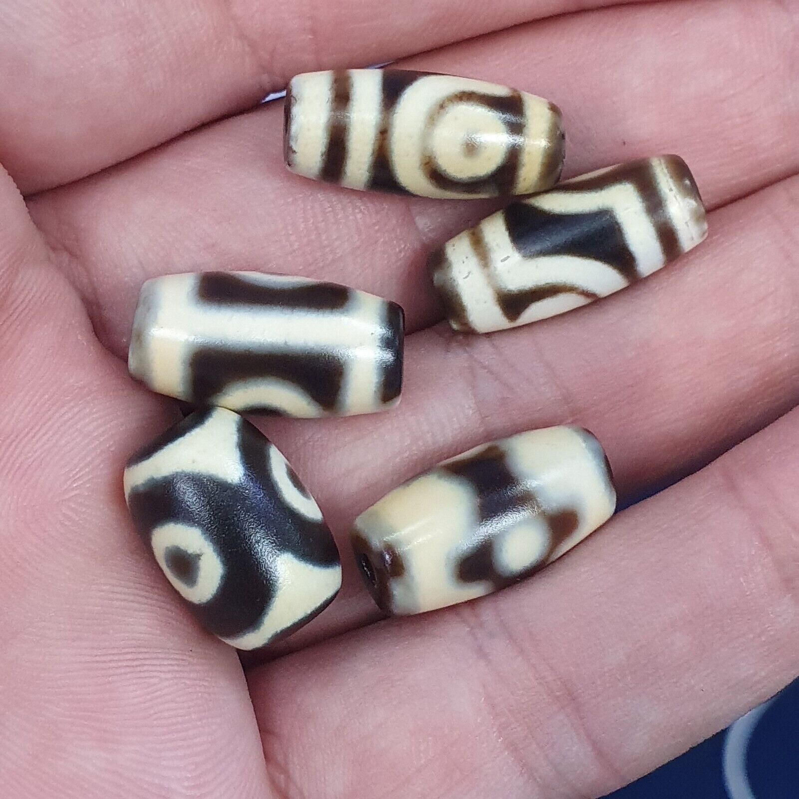 LOT 5 BD HIMALAYAN Indo Tibetan Heart eyes pattern Agate 5 beads