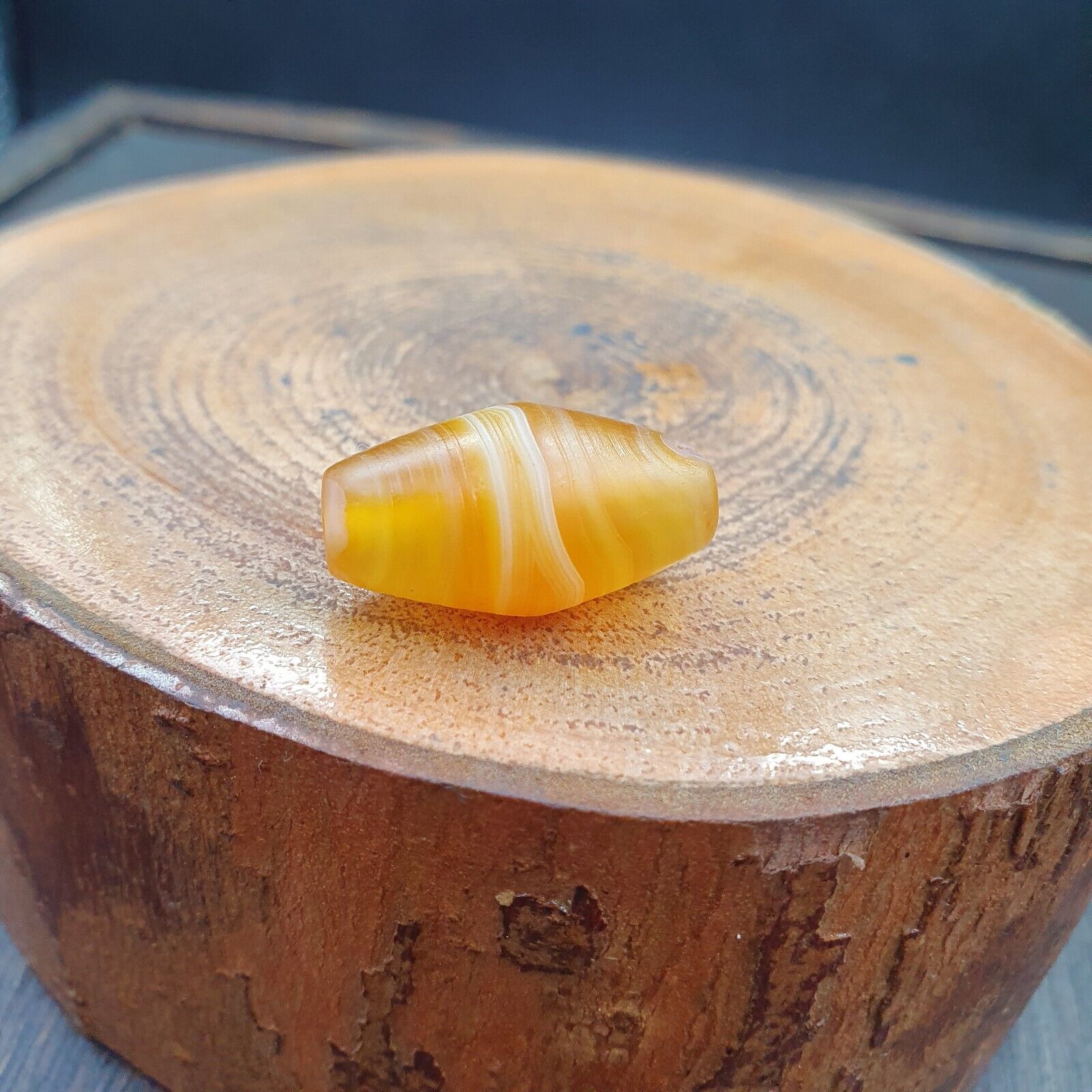 Antique Old Yemeni crystal in Agate Middle Eastern yellow Agate Bead AMD-49