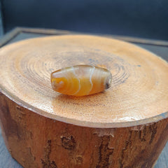 Antique Old Yemeni crystal in Agate Middle Eastern yellow Agate Bead AMD-48
