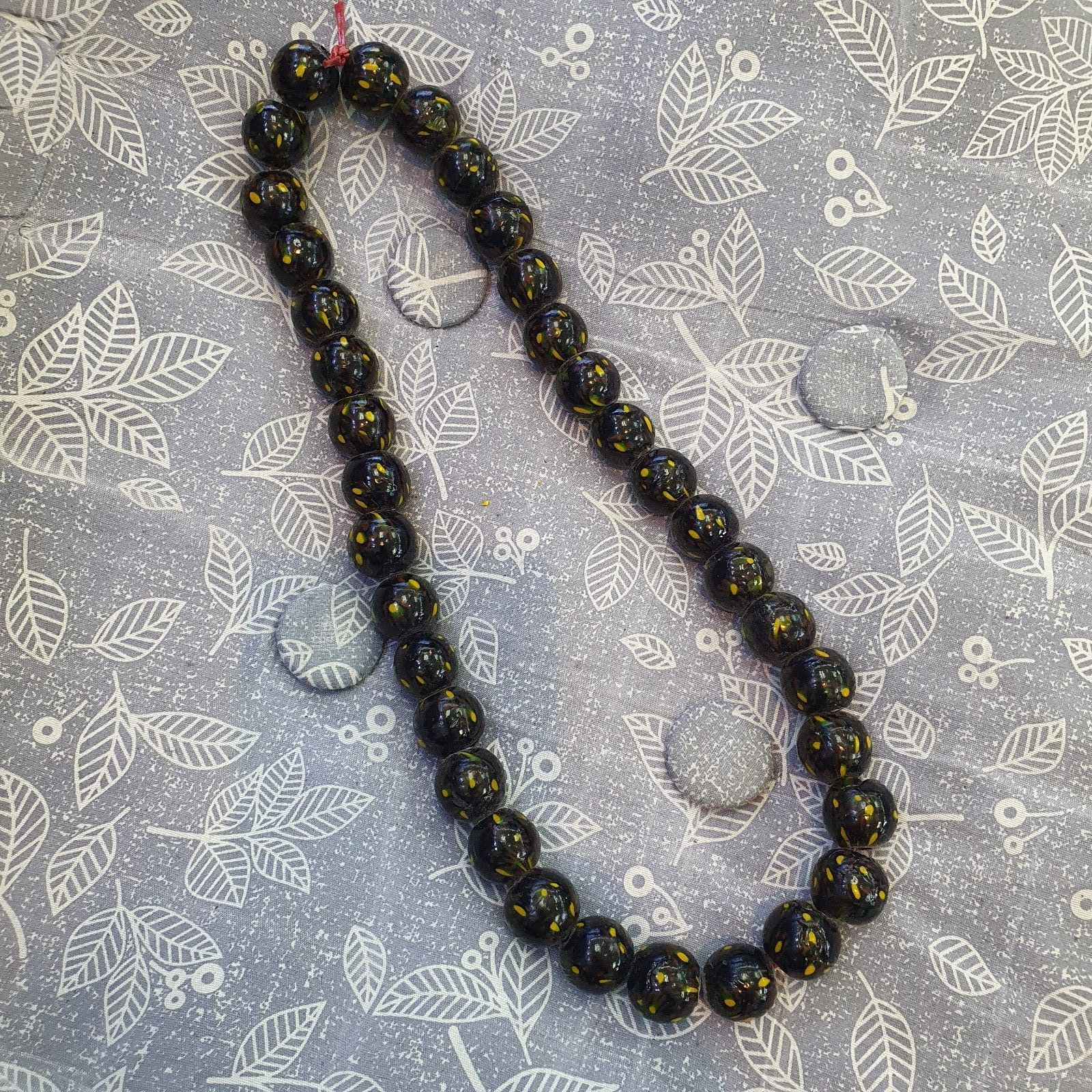 Vintage Green Vene Beads Unique Pattern Glass Beaded Strand Necklace 17-19mm