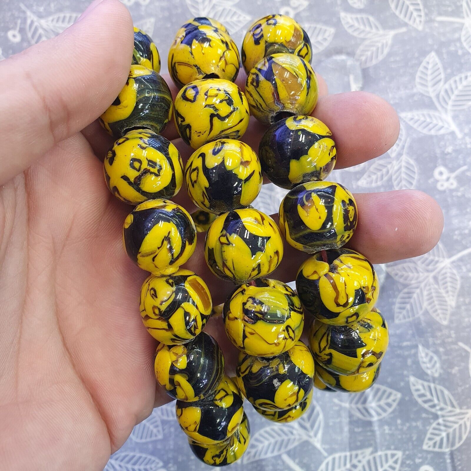 Vintage Yellow Vene Beads Unique Pattern Glass Beaded Strand Necklace 18-19mm