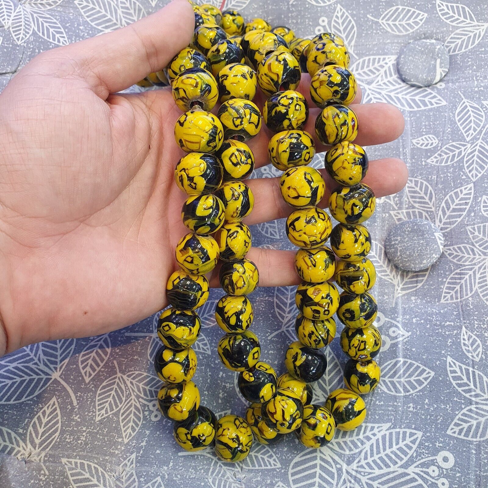 Vintage Yellow Vene Beads Unique Pattern Glass Beaded Strand Necklace 18-19mm