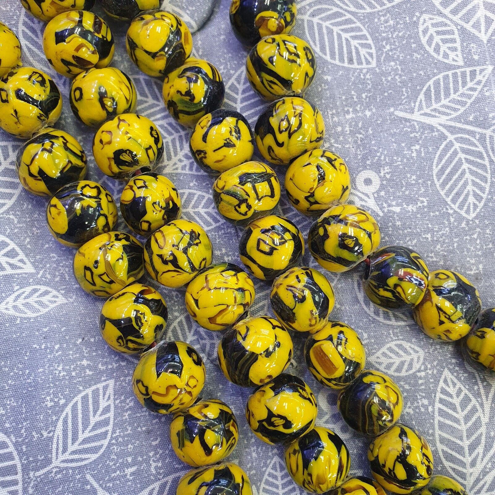 Vintage Yellow Vene Beads Unique Pattern Glass Beaded Strand Necklace 18-19mm