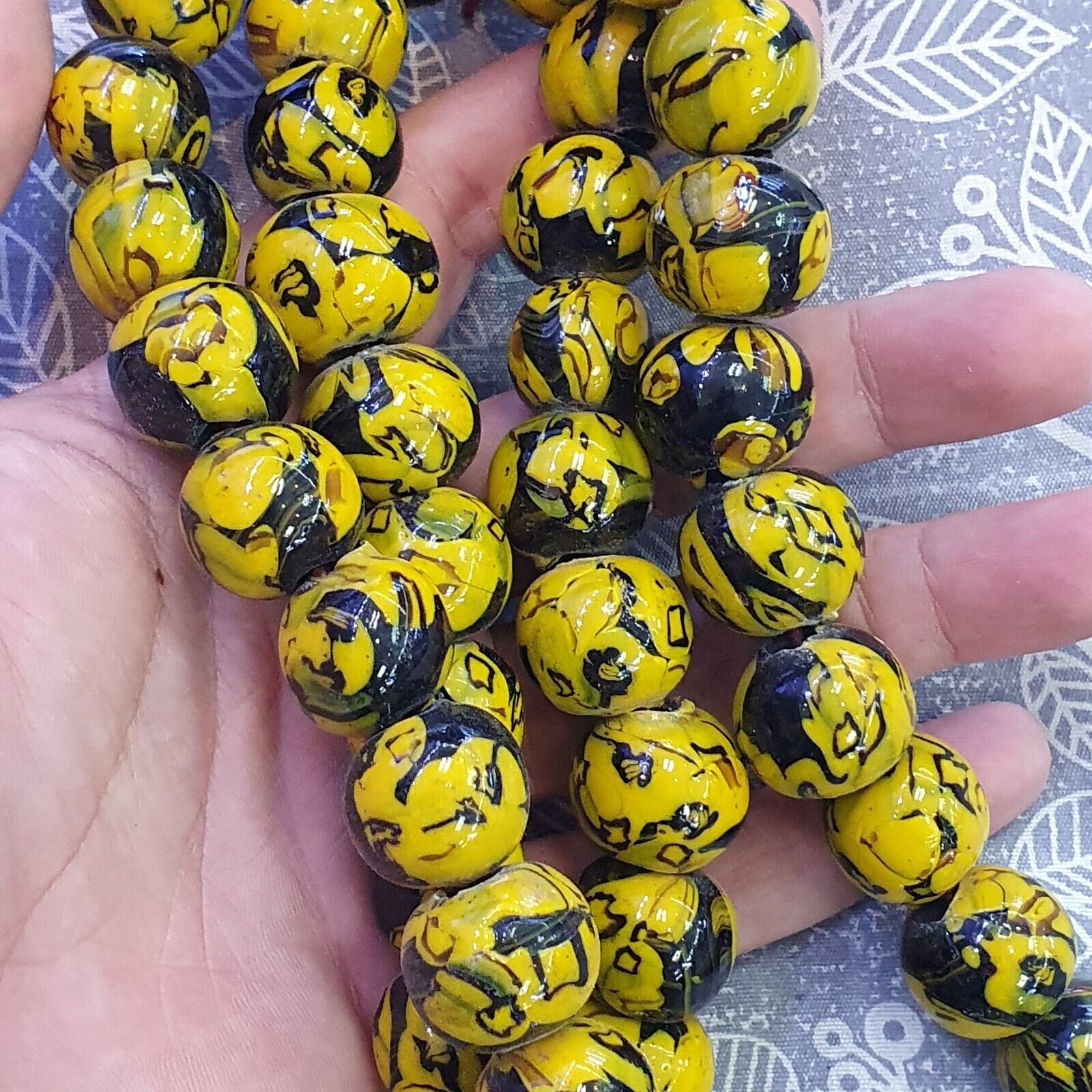 Vintage Yellow Vene Beads Unique Pattern Glass Beaded Strand Necklace 18-19mm