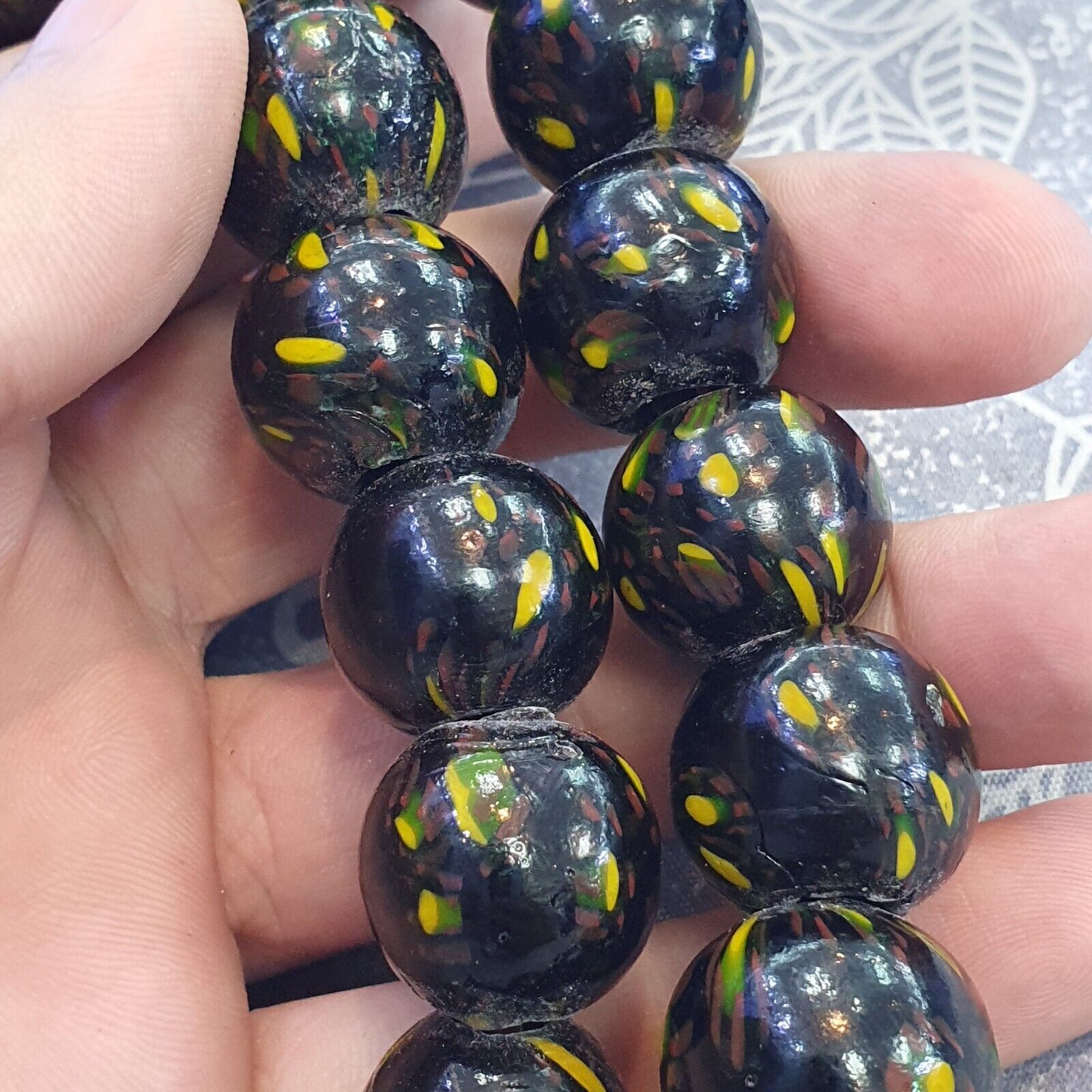 Vintage Green Vene Beads Unique Pattern Glass Beaded Strand Necklace 17-19mm