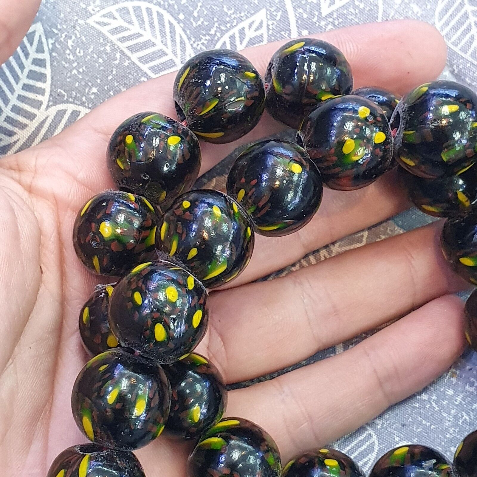 Vintage Green Vene Beads Unique Pattern Glass Beaded Strand Necklace 17-19mm