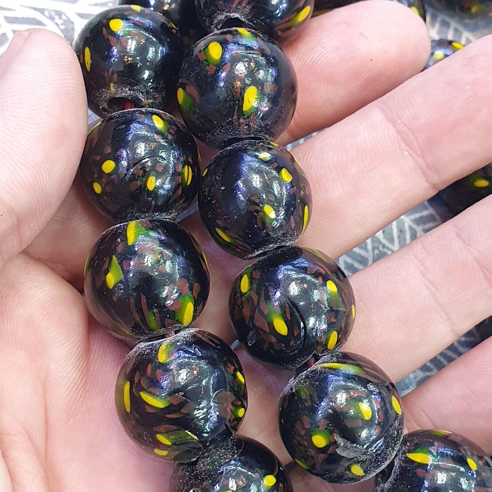 Vintage Green Vene Beads Unique Pattern Glass Beaded Strand Necklace 17-19mm