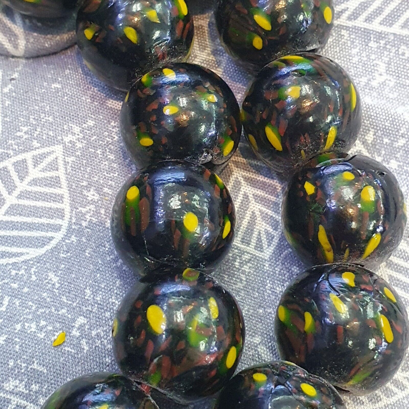 Vintage Green Vene Beads Unique Pattern Glass Beaded Strand Necklace 17-19mm