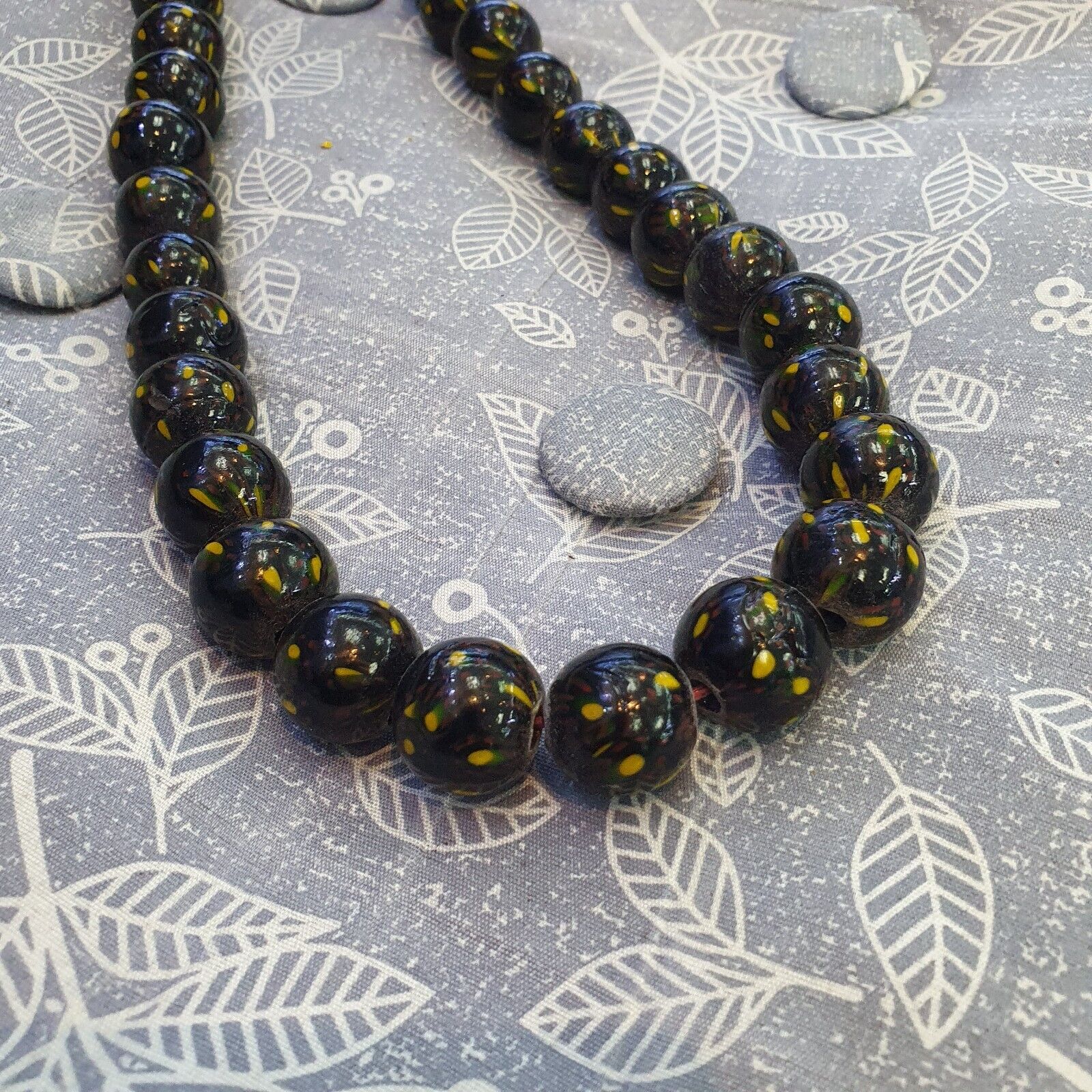 Vintage Green Vene Beads Unique Pattern Glass Beaded Strand Necklace 17-19mm