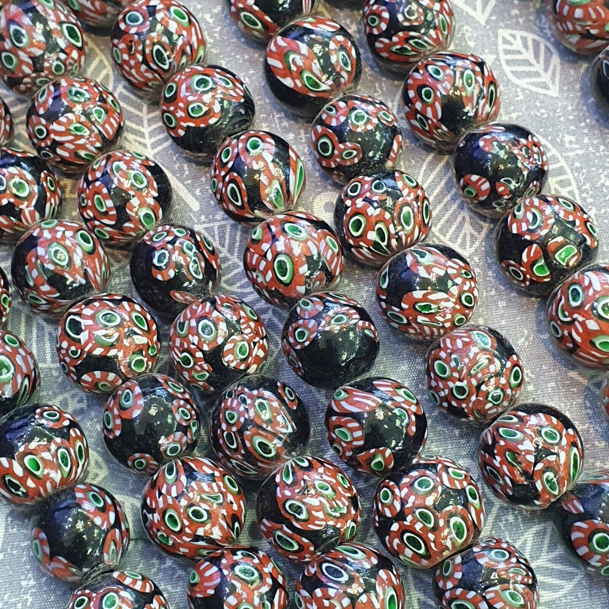 Vintage Vene Beads Unique Pattern Glass Beaded Strand Necklace 18-19mm