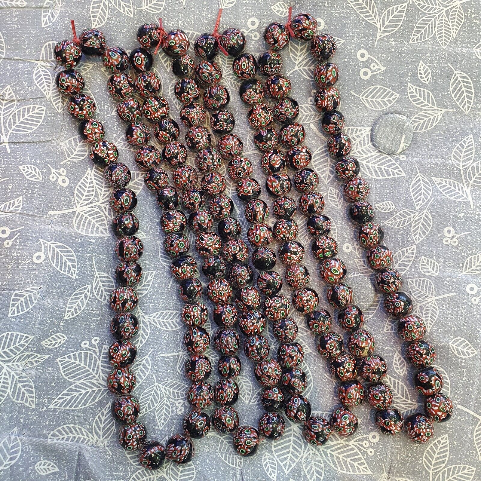 Vintage Vene Beads Unique Pattern Glass Beaded Strand Necklace 18-19mm