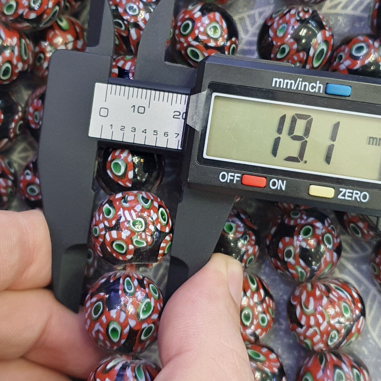 Vintage Vene Beads Unique Pattern Glass Beaded Strand Necklace 18-19mm