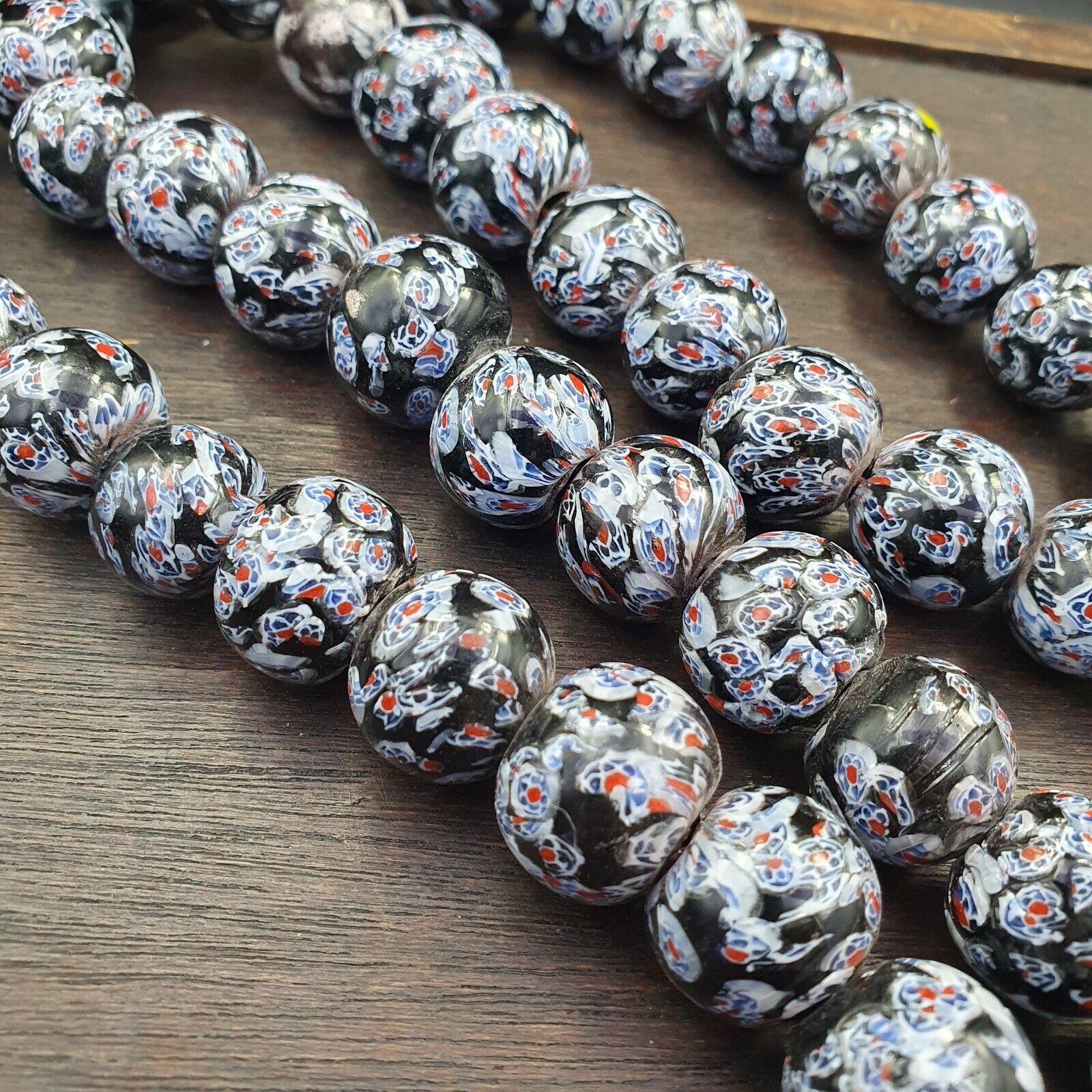 Vintage Vene Beads Unique Pattern Glass Beaded Strand Necklace 17-18mm