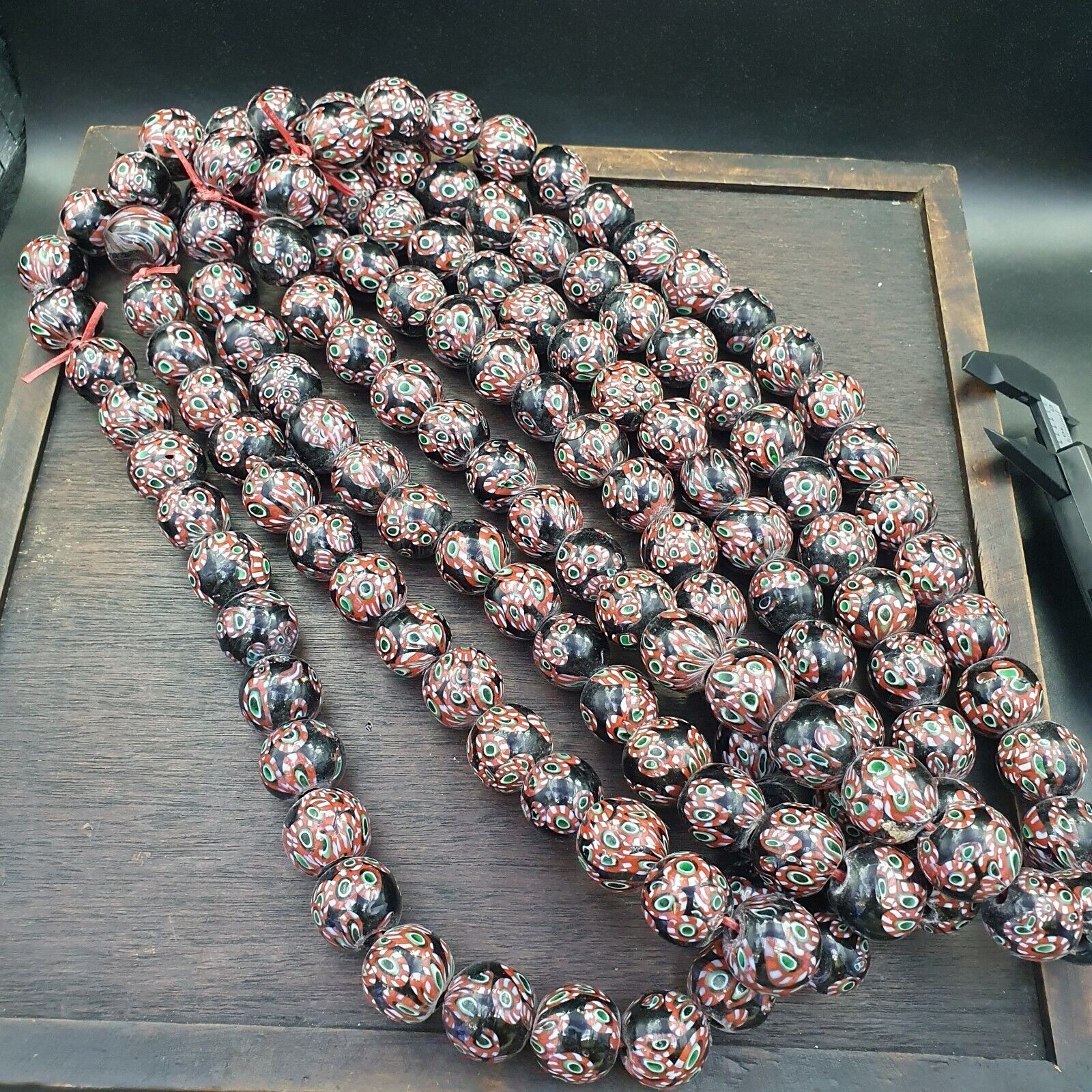 Vintage Vene Beads Unique Pattern Glass Beaded Strand Necklace 18-19mm
