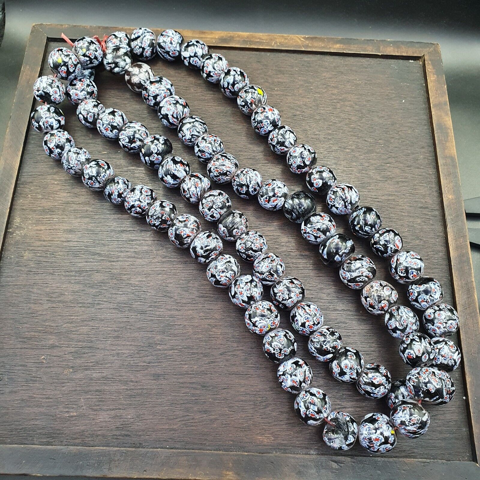 Vintage Vene Beads Unique Pattern Glass Beaded Strand Necklace 17-18mm
