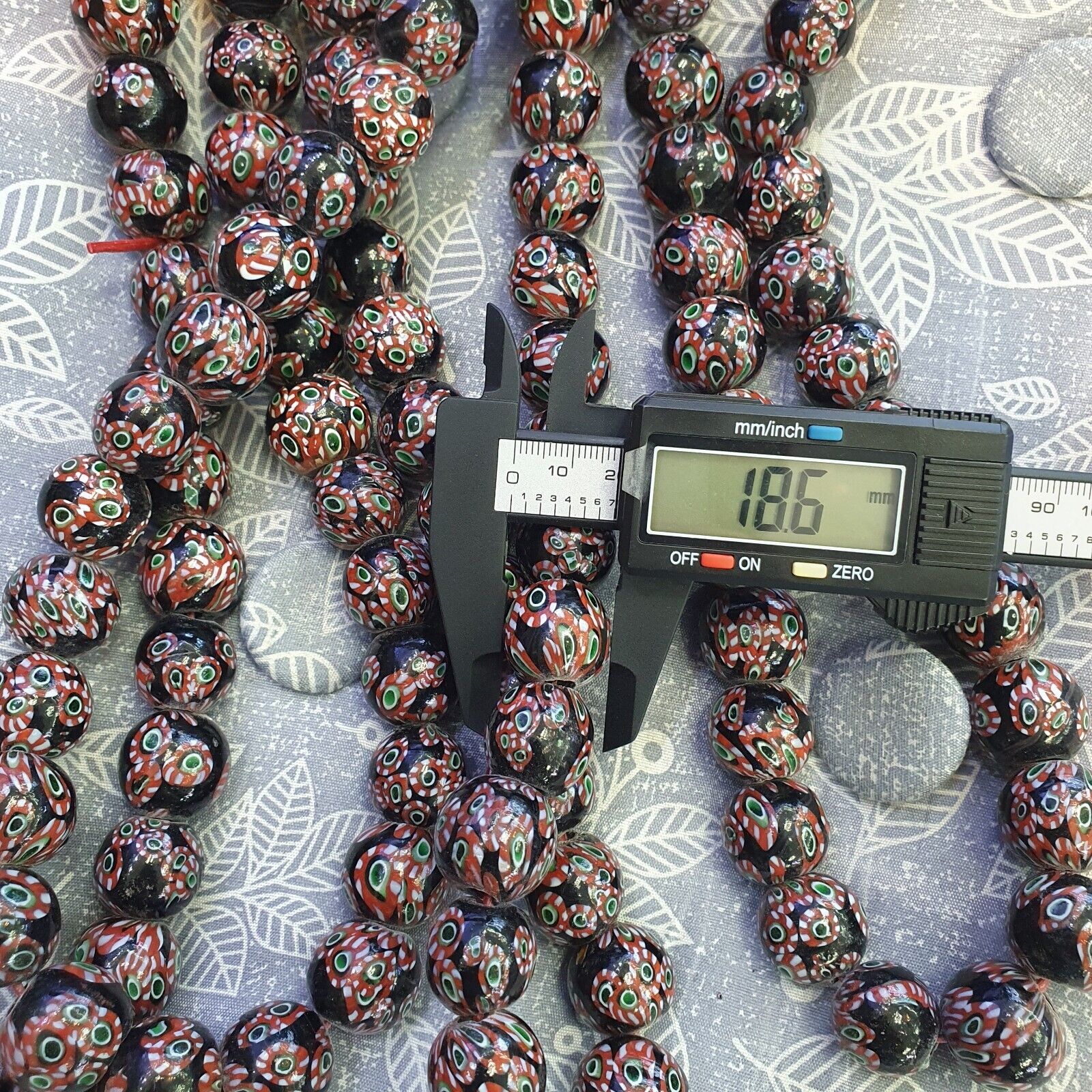 Vintage Vene Beads Unique Pattern Glass Beaded Strand Necklace 18-19mm