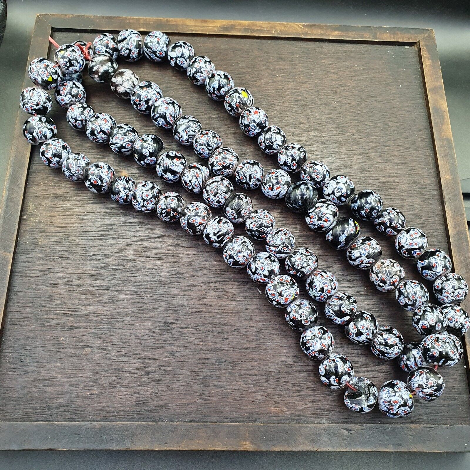 Vintage Vene Beads Unique Pattern Glass Beaded Strand Necklace 17-18mm