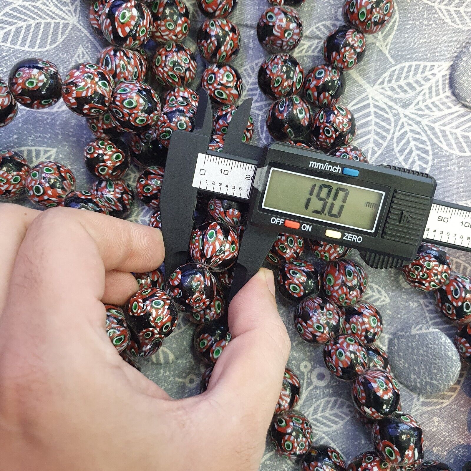 Vintage Vene Beads Unique Pattern Glass Beaded Strand Necklace 18-19mm