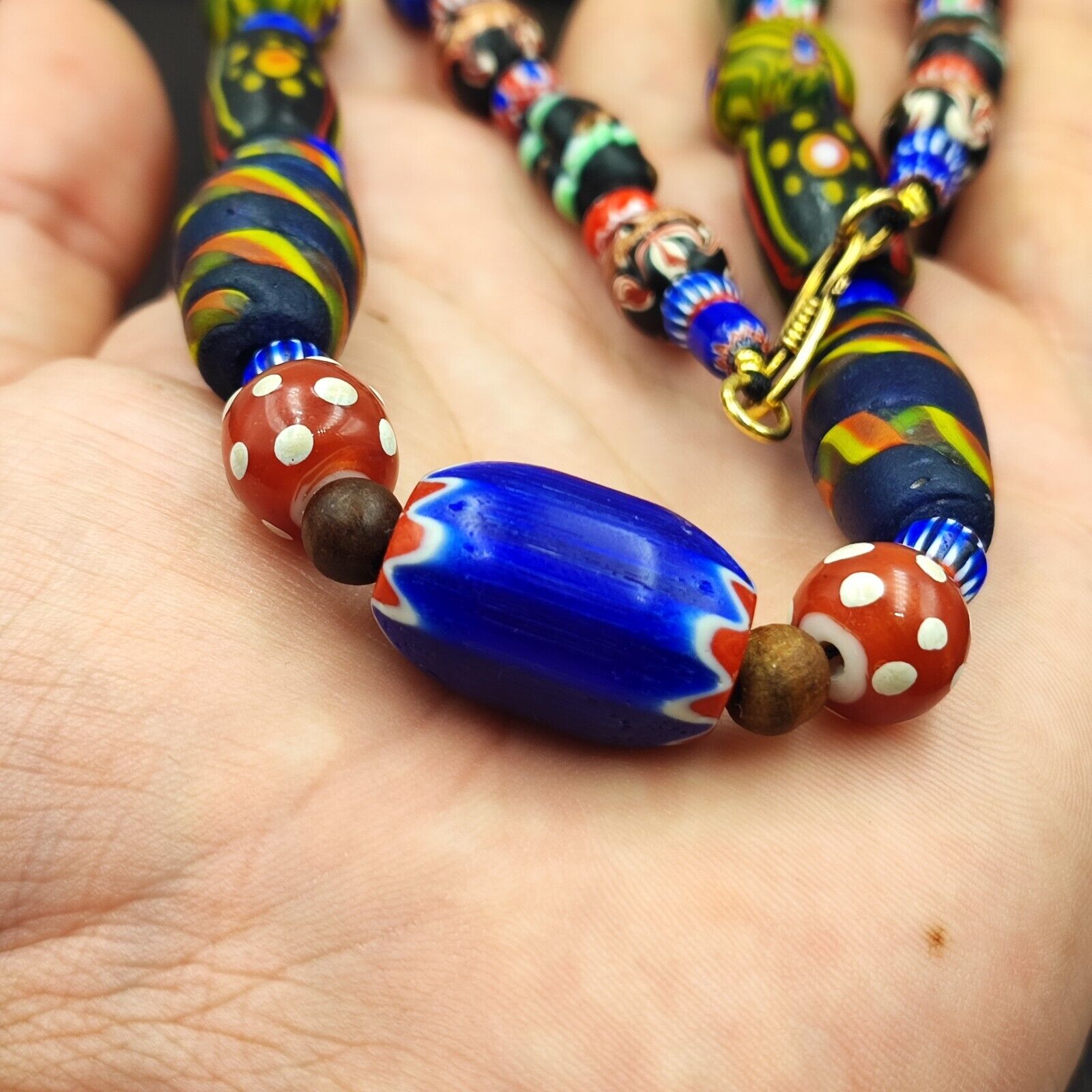 Vintage Venetian Style Chevron Feather Skunk Mix Glass Beads Necklace MX-24