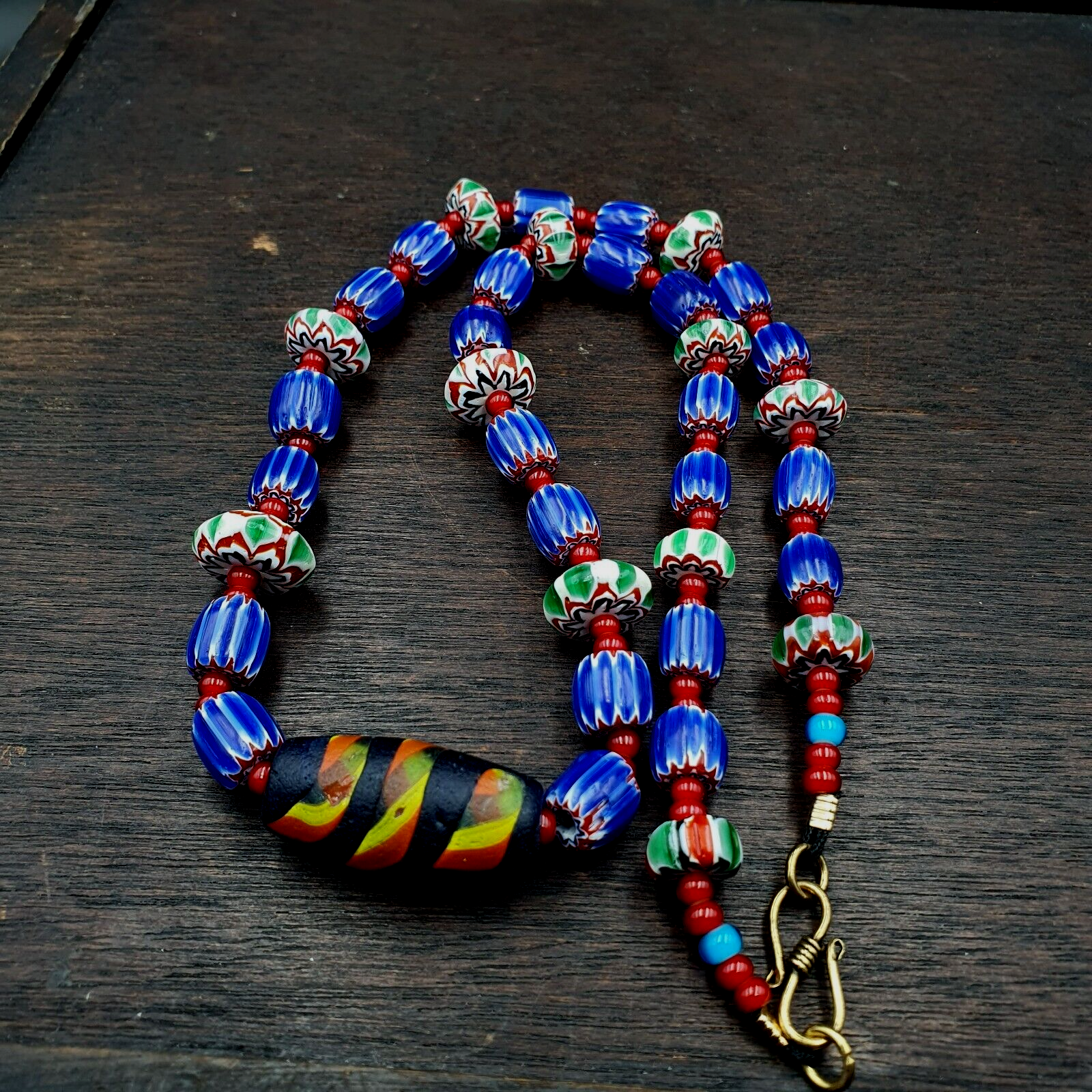 Vintage white heart Venetian Style Blue Chevron Glass Beads necklace N9-10