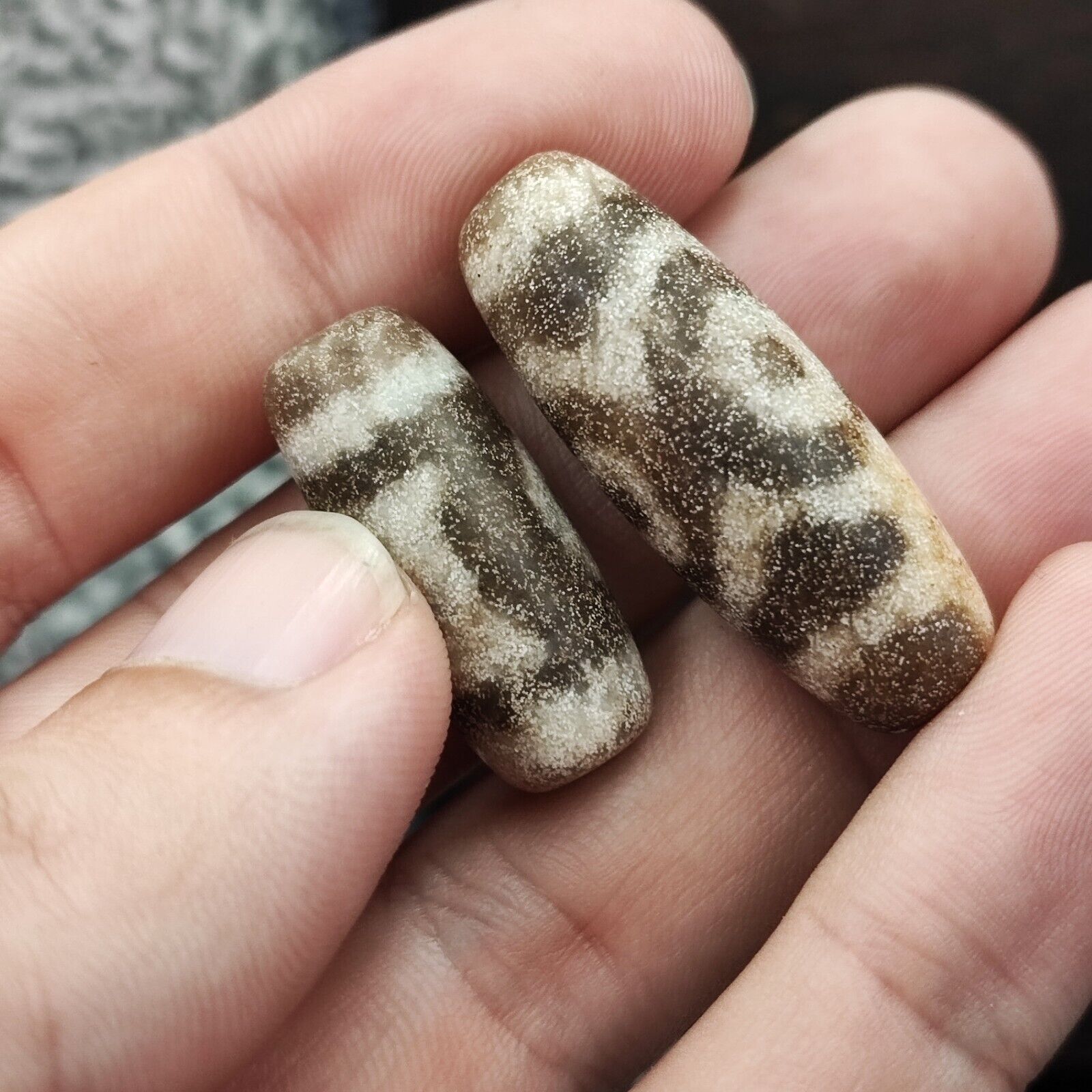 lot 2 Old Indo Tibetan multi eyes stone Dzi Bead Amulet