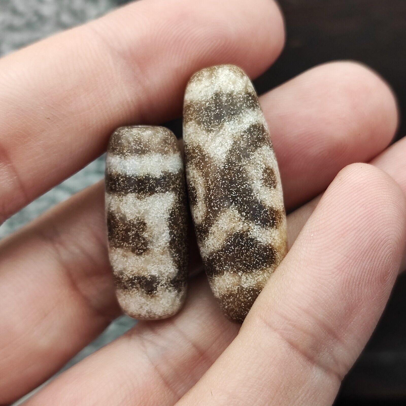 lot 2 Old Indo Tibetan multi eyes stone Dzi Bead Amulet