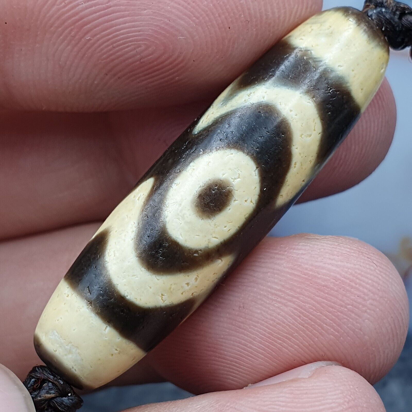 S5 Vintage Old Tibetan 2 Eyes Agate stone Dzi Bead Amulet with 18" wax thread