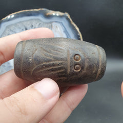Antique Black Magnetic Stone mysterious animal carving Stone Bead Amulet MG-9-1