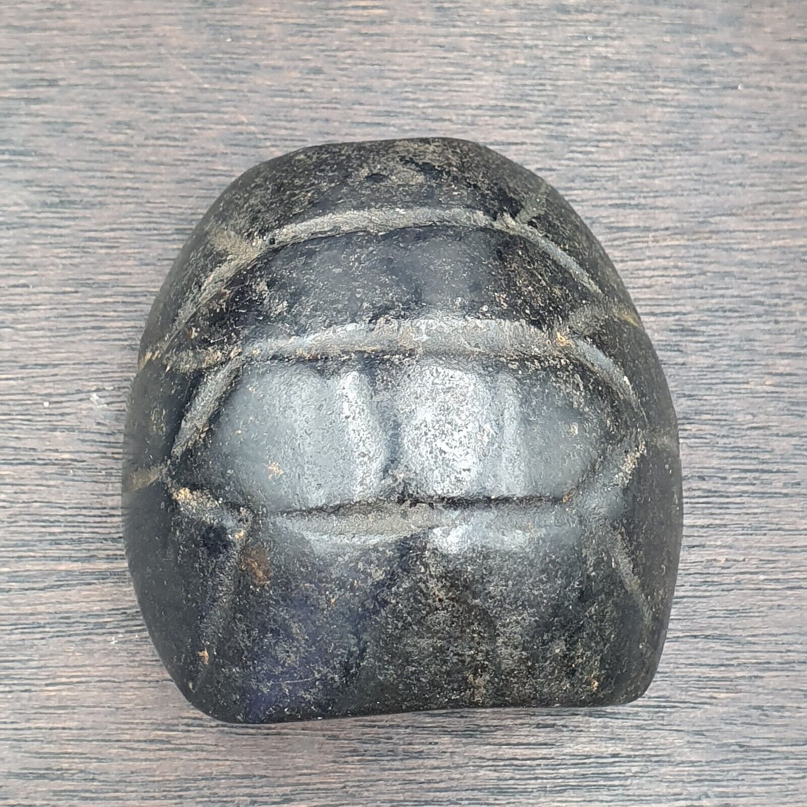 Antique Black Magnetic Stone mysterious animal carving Stone Bead Amulet MG-9-2