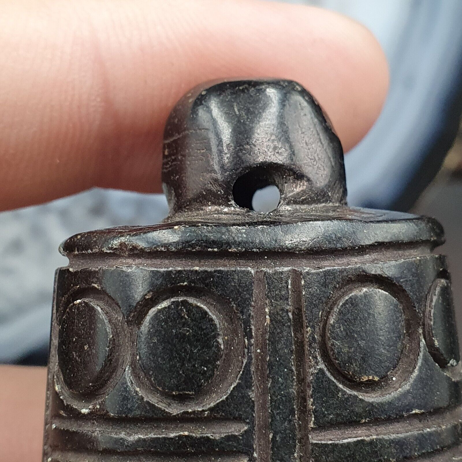 Antique Black Magnetic Stone mysterious animal carving Stone Bead Amulet MG-9-3
