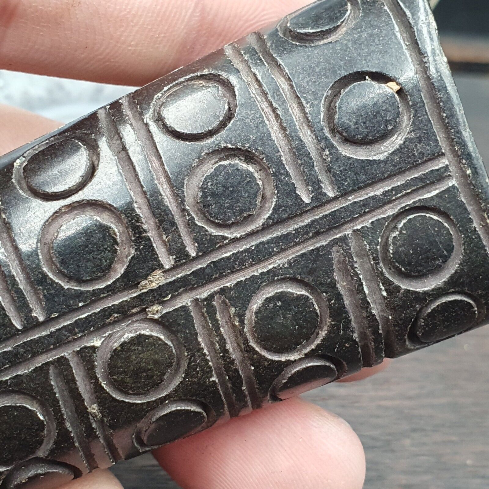 Antique Black Magnetic Stone mysterious animal carving Stone Bead Amulet MG-9-3