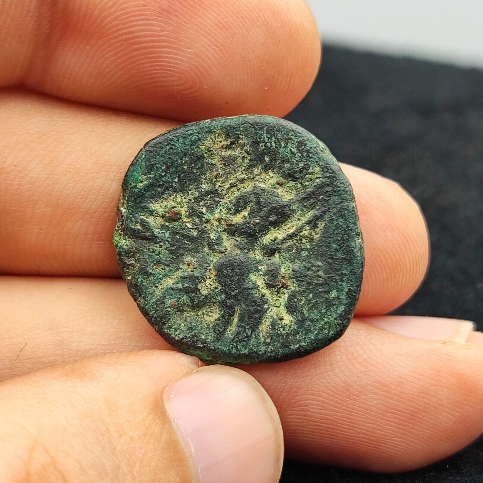 Ancient Antique Rare Indo Greco Greek Kushan Bronze Coin (155-189AD) C-1Y