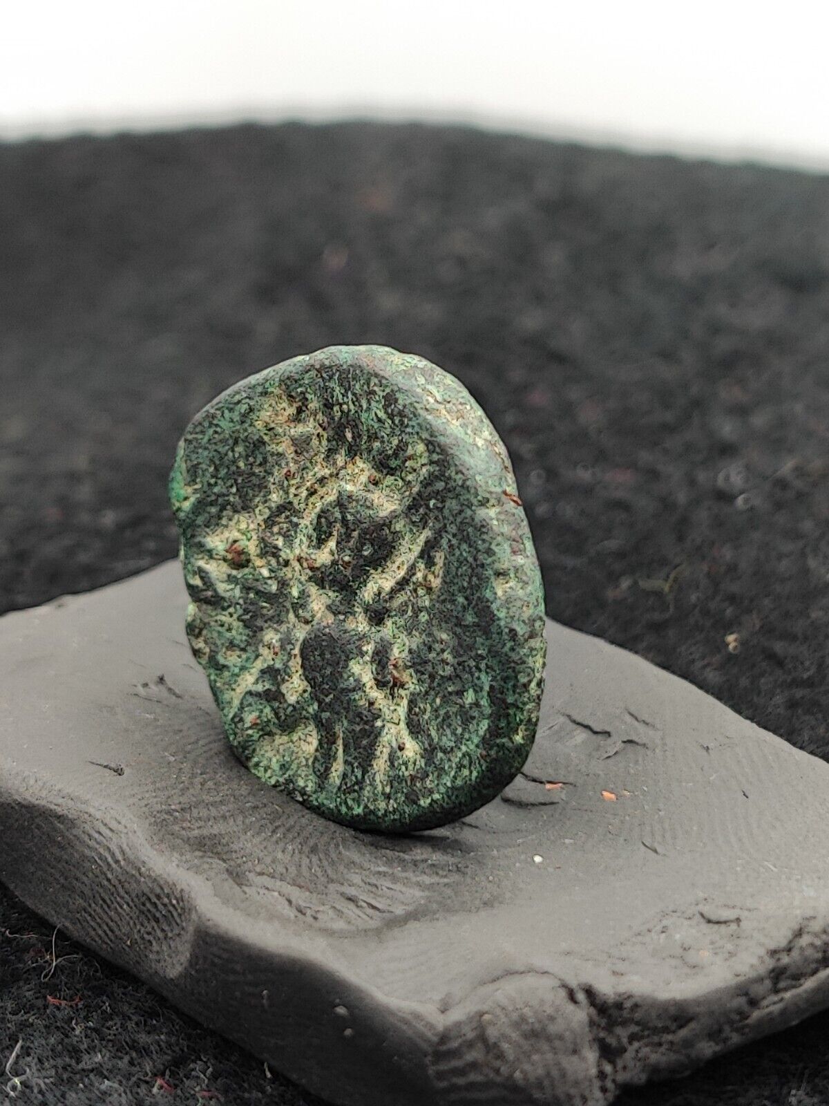 Ancient Antique Rare Indo Greco Greek Kushan Bronze Coin (155-189AD) C-1Y