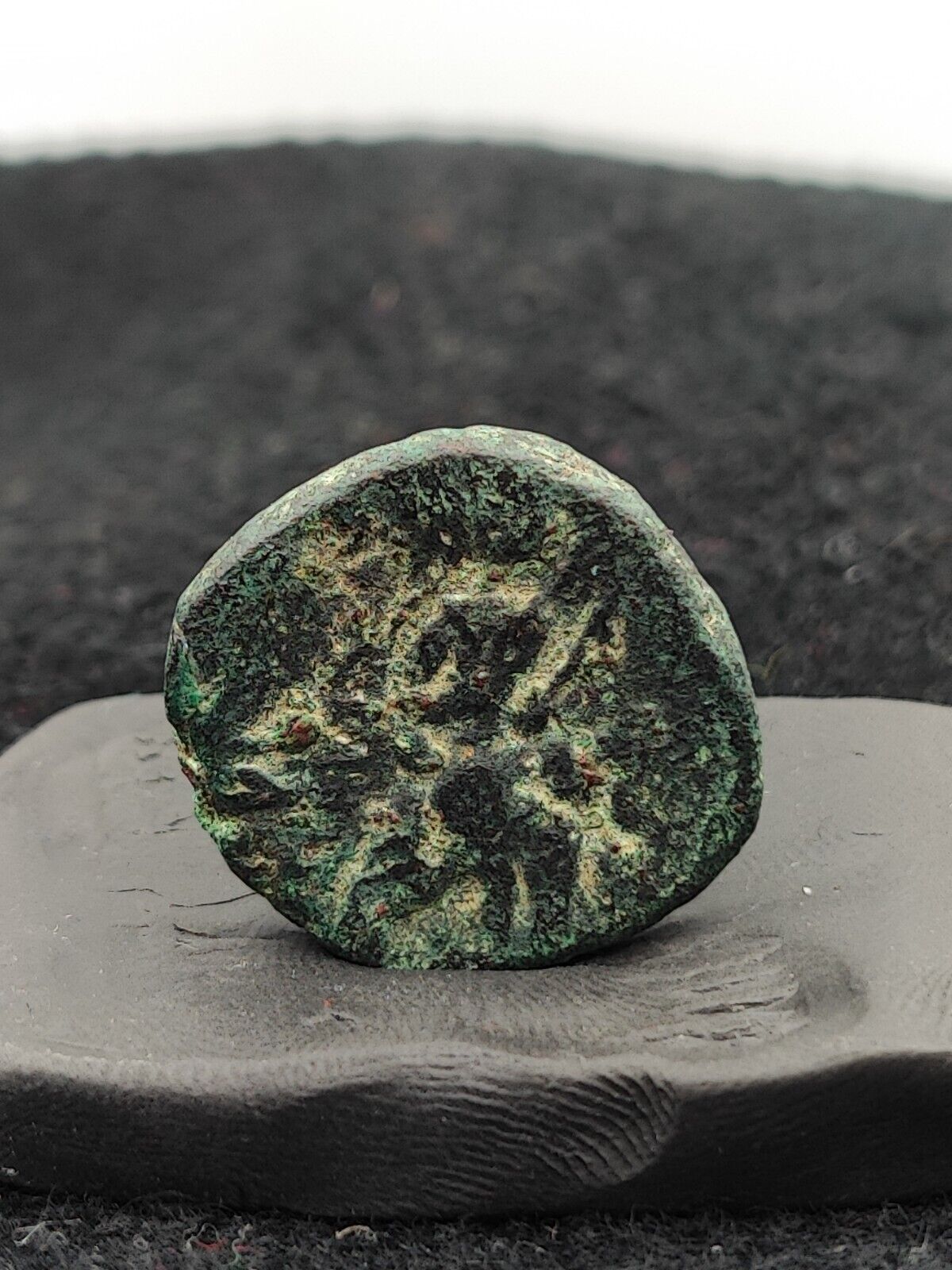 Ancient Antique Rare Indo Greco Greek Kushan Bronze Coin (155-189AD) C-1Y