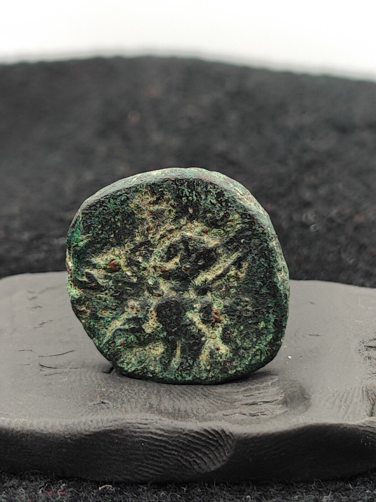 Ancient Antique Rare Indo Greco Greek Kushan Bronze Coin (155-189AD) C-1Y