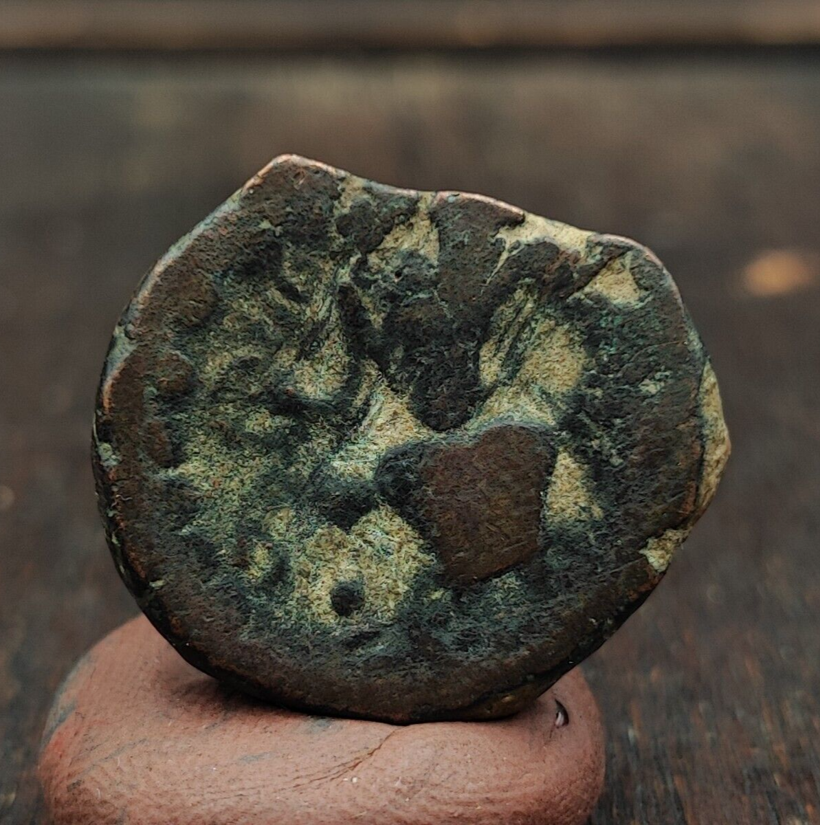 Bronze coin of Kushan emperor Vima Takto alias Soter Megas (80–90 CE) Ancient 4Y
